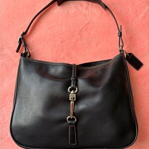 Coach SoHo Leather Flap Shoulder Bag.
Like NEW
Still has the New Leather smell